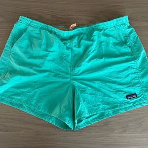 Patagonia woman’s baggies